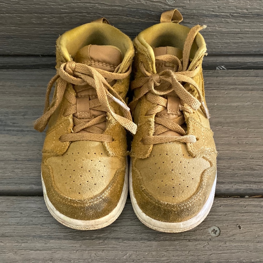 Nike Air Jordan Mid 1 Golden Harvest Sneaker
